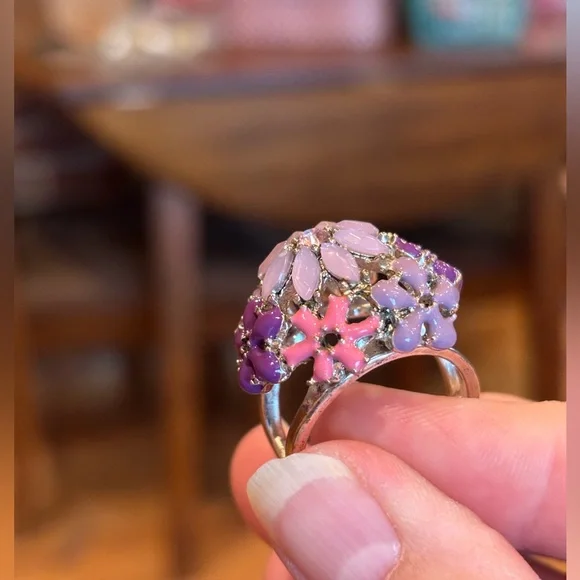 Ring silver toned with purple and pink floral arrangement. Size 10 - Picture 5 of 6